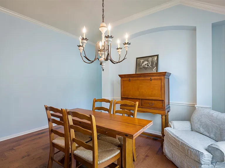 9719 Hawkins Ln — Photo 6