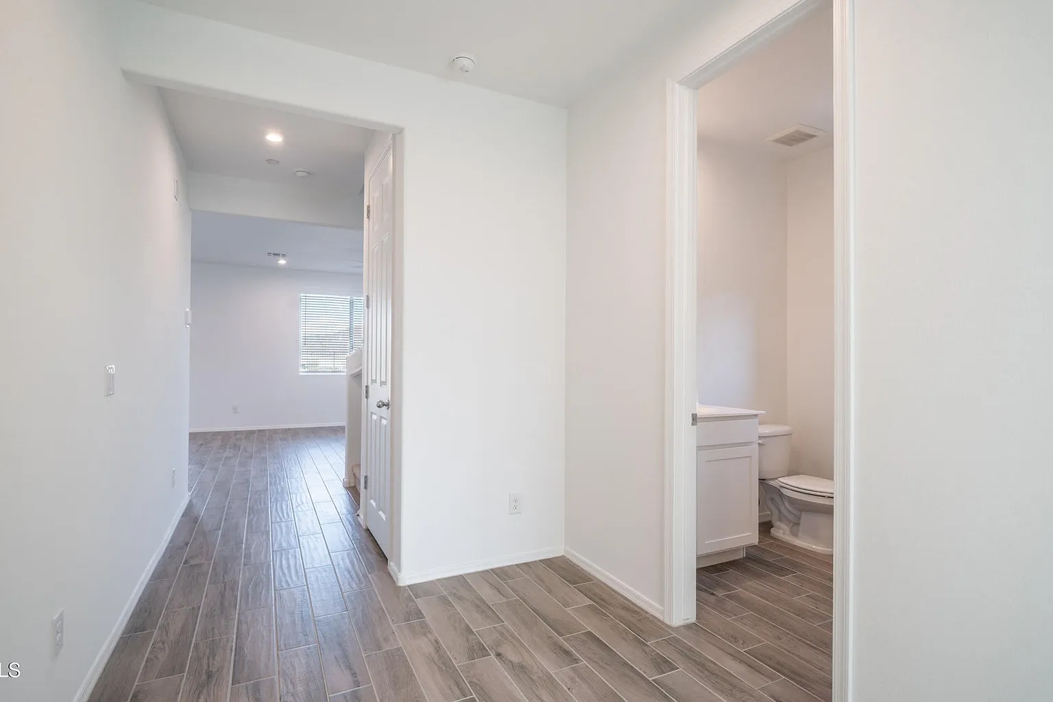 5 bed, 2476 sqft, $2,950 — Photo 2