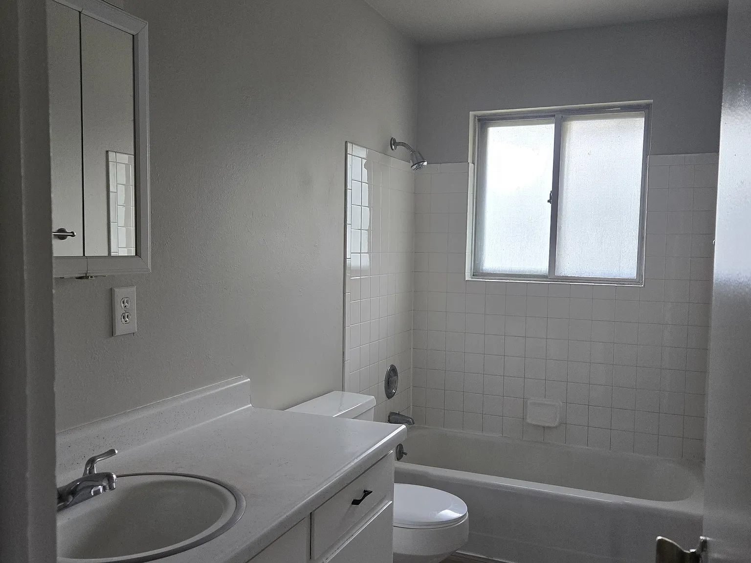 4 bed, 2014 sqft, $2,000 — Photo 4