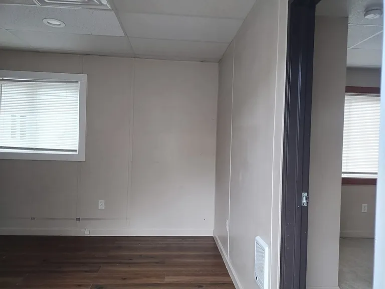 317 E Smith St — Photo 18