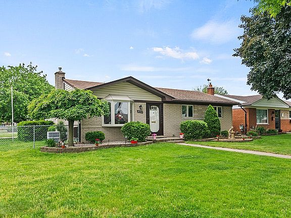 2nd image of 40362 Hamilton Dr