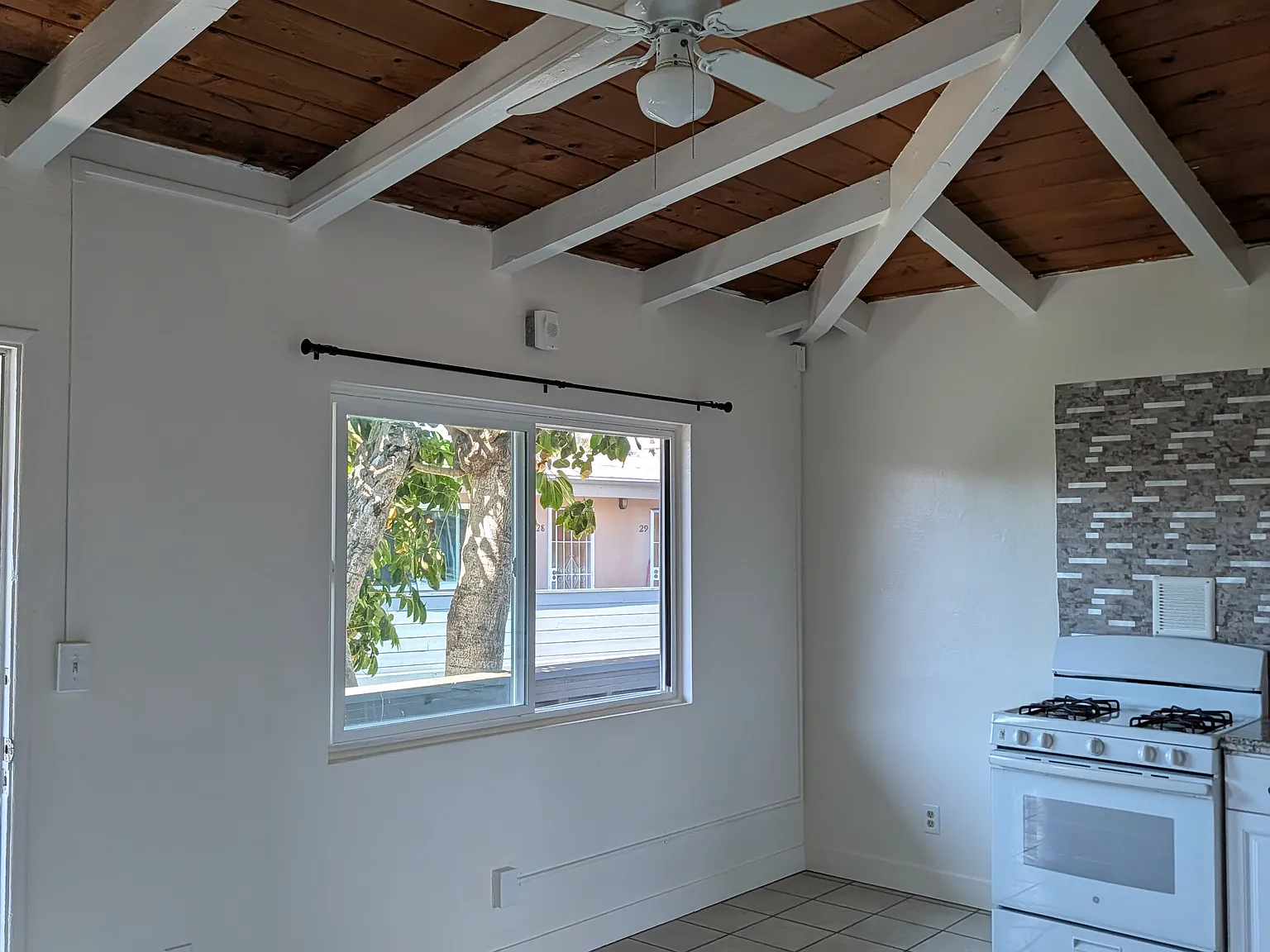 1 bed, 500 sqft, $1,800 — Photo 3