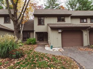 12 Applewood Ln #12, Avon, CT 06001