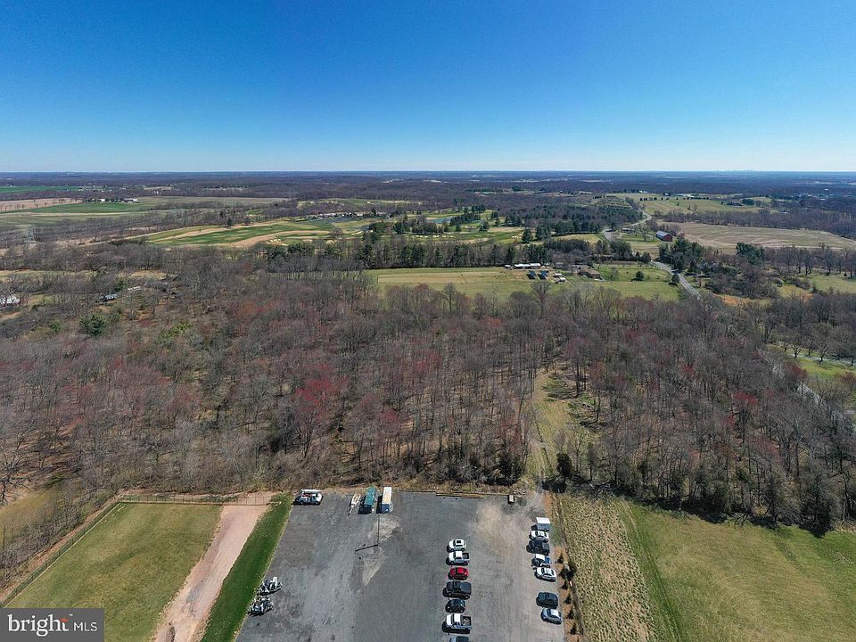 1st image of 19601 Darnestown Rd