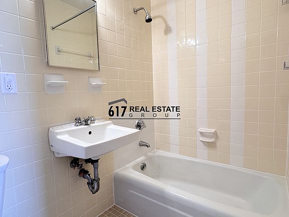 5th image of 64-306 Brighton Ave