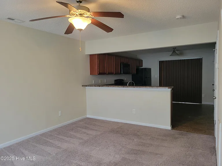1002 Ornate Dr — Photo 2