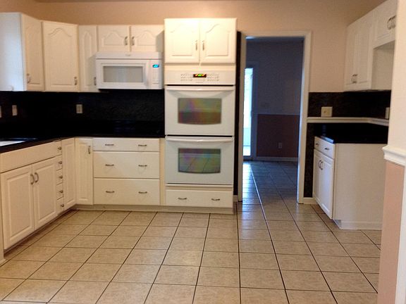 5th image of 204 Ponderosa Dr