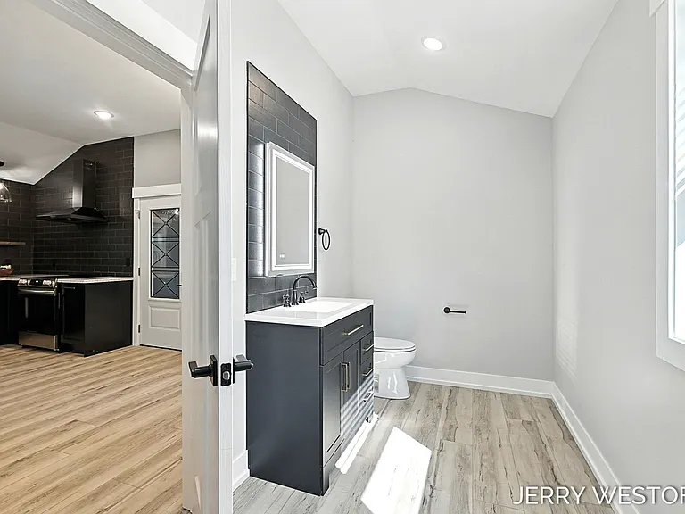 715 Butterworth St SW #3 — Photo 13