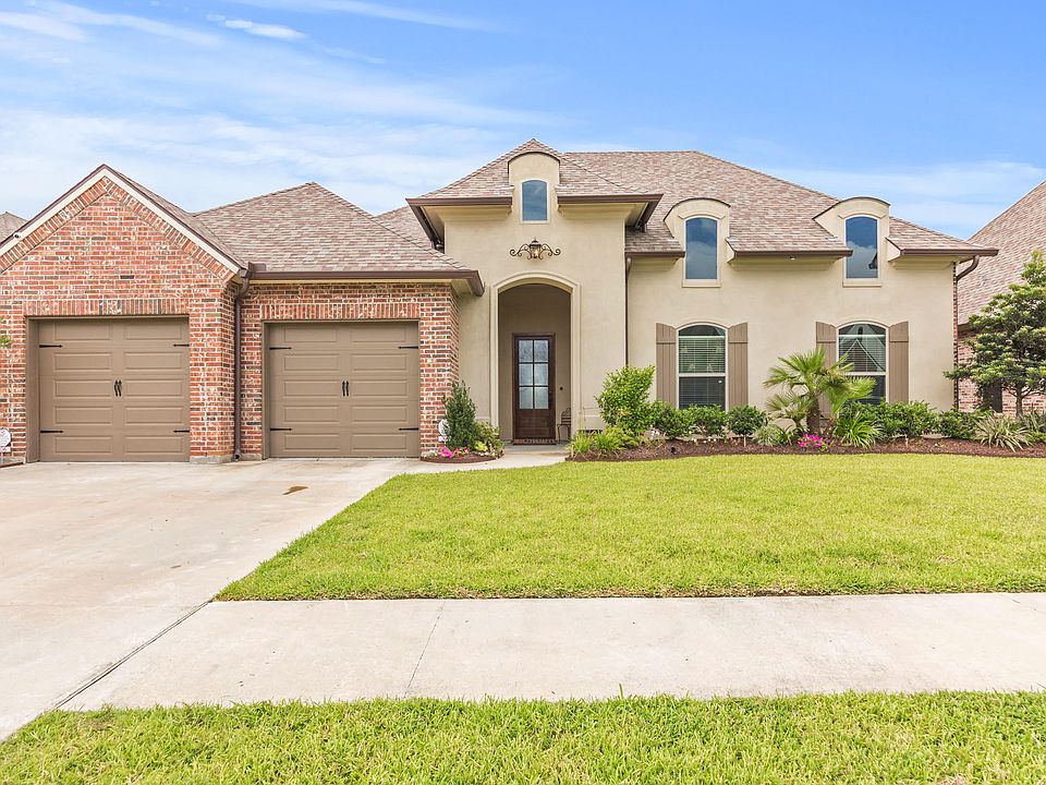 1st image of 206 Sabal Palms Row