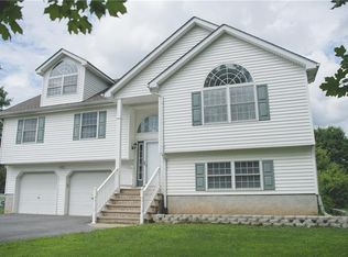 3 Pine Ct, Montgomery, NY 12549