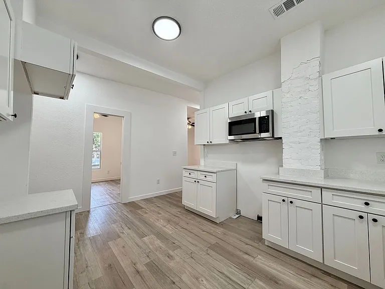 717 King St — Photo 4