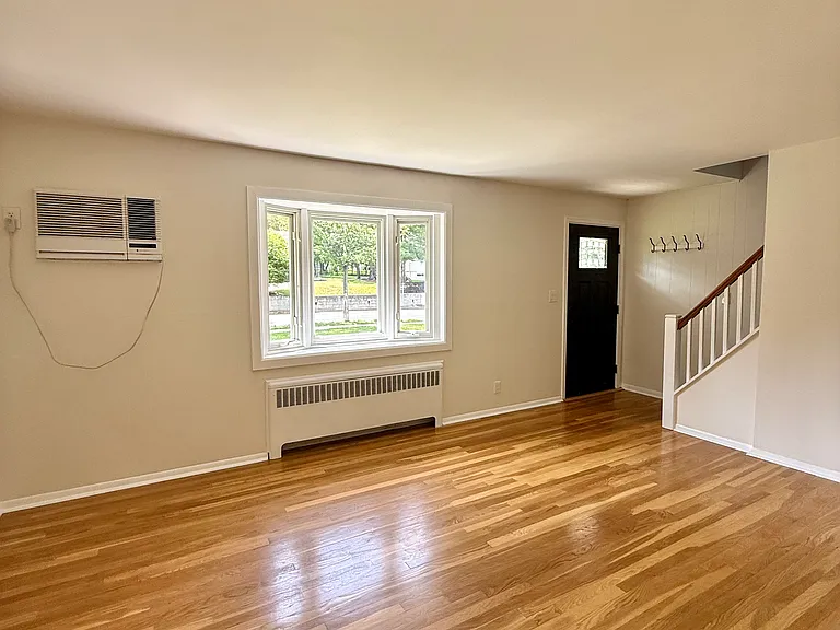 479 S Pleasant Ave — Photo 6