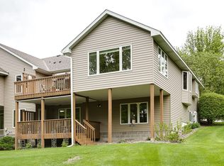 9960 Old Wagon Trl, Eden Prairie, MN 55347