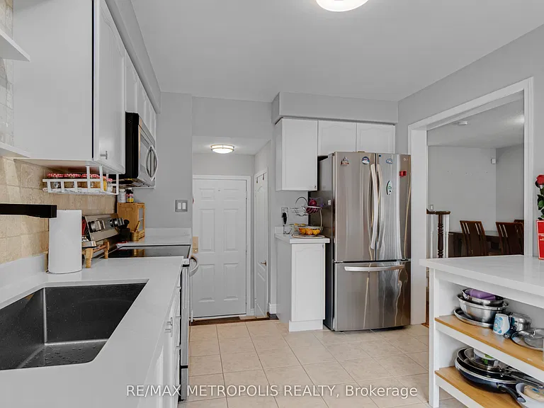 2420 Baintree Cres — Photo 21