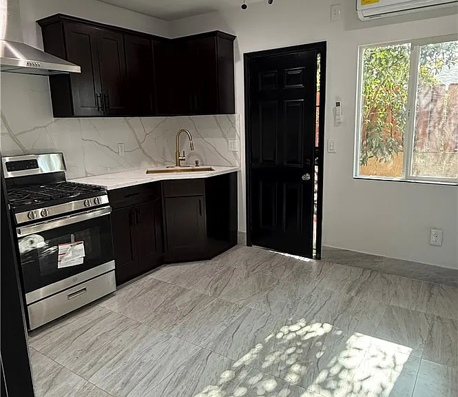 2445 E Phyllis St — Photo 2
