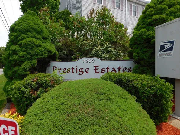 5239 N Main St APT 4, Fall River, MA 02720