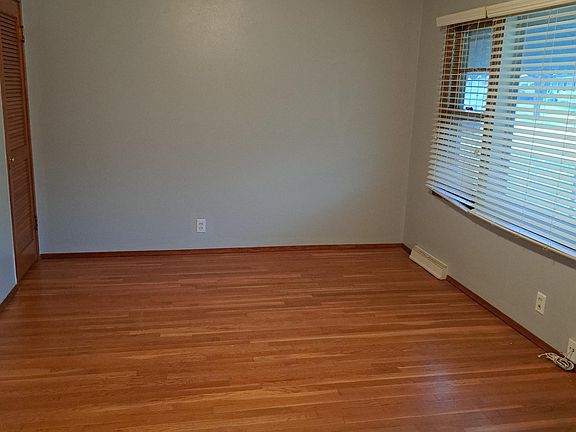 4th image of 3033 Meadowlark Ave