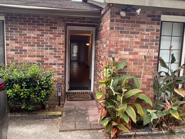 235 Leisure Lake Dr, Warner Robins, GA 31088