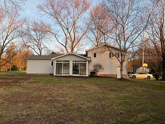 4th image of 8403 Deer Creek Ln NE