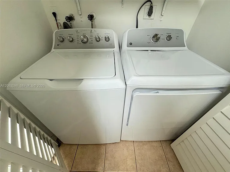 5637 Taft St #5637 — Photo 7