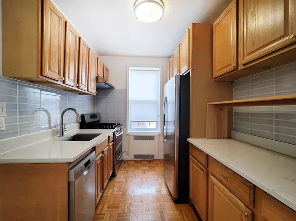 114-20 Queens Boulevard image 1 of 14