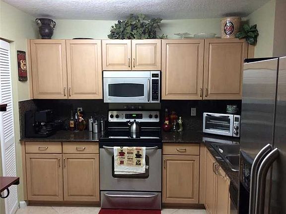 2nd image of 609 E Sheridan St APT 202