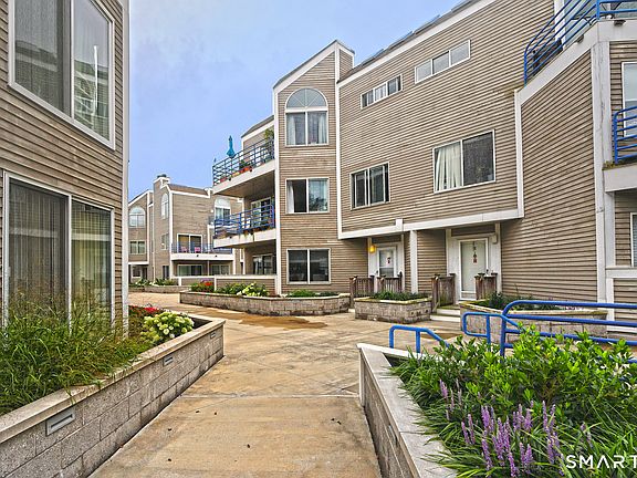 4th image of 21 Harbour Close #A-21