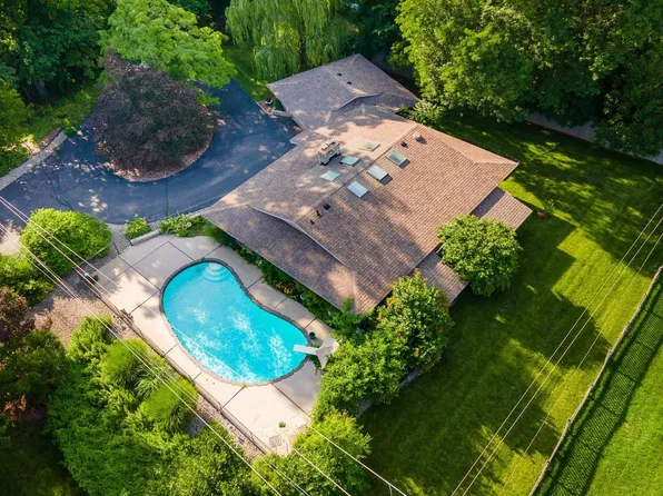 5015 Stratford Rd, Fort Wayne, IN 46807