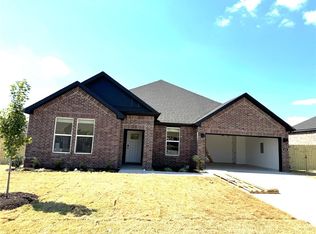401 Gaggle Rd, Farmington, AR 72730