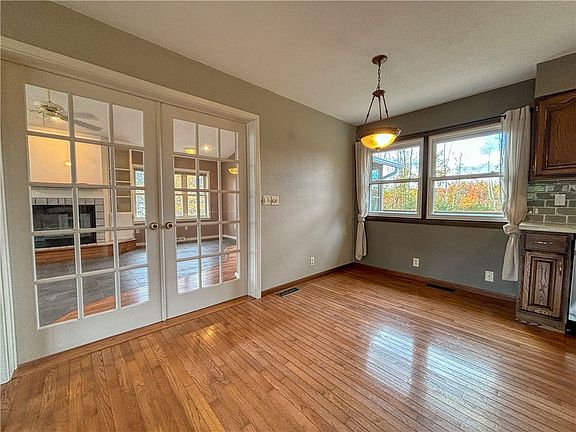 4th image of 985 11th Avenue