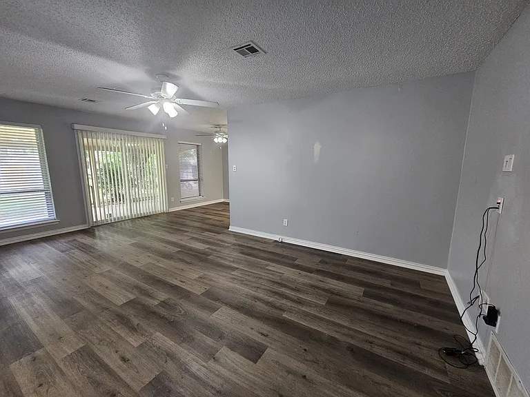 4617 NE Columbia Ave — Photo 5
