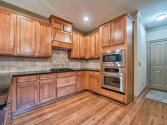 4th image of 727 Coffey Cove Dr