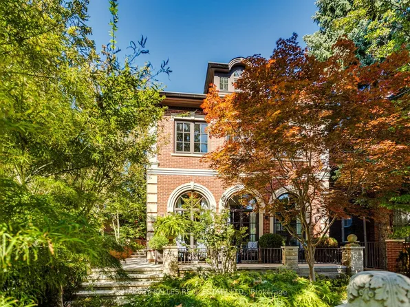 92 South Dr, Toronto, ON M4W 1R6