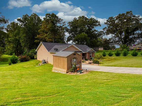 3rd image of 819 Quiet Oaks Way