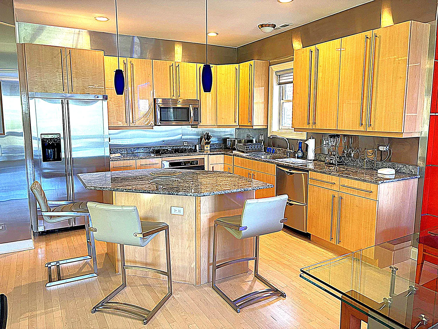 1 bed, 1.5 bath, 1200 sqft, $2,400 — Photo 2