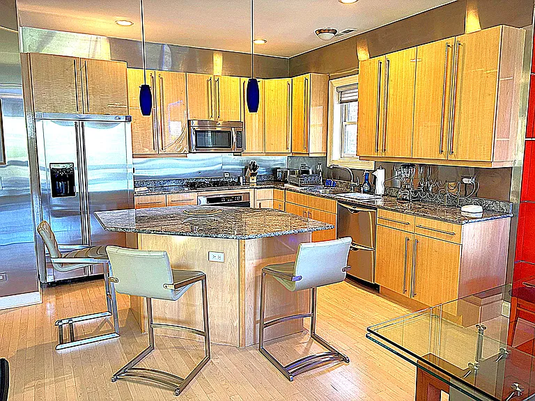 622 N May St #C — Photo 2