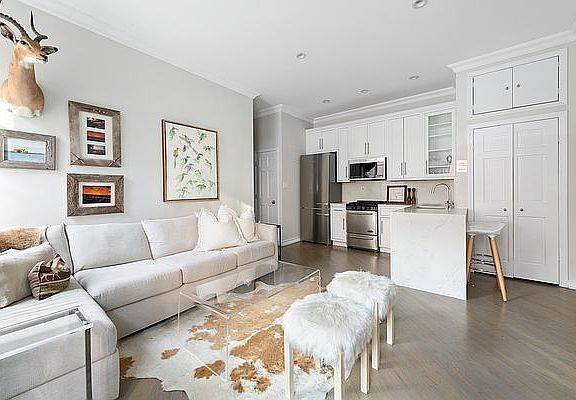 3rd image of 815 Greenwich St APT 2D