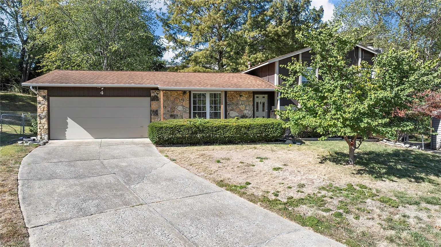 4 Oakshire Ct photo 1
