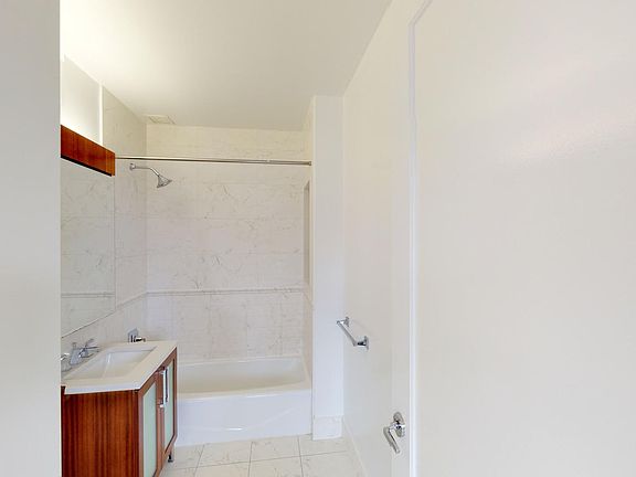 5th image of 775 Columbus Ave APT 10D