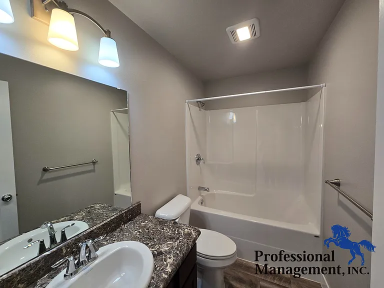 2314 Acacia Cir — Photo 8