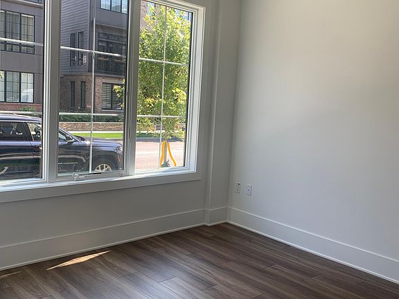 1st Primary Bedroom
(on 1st floor)