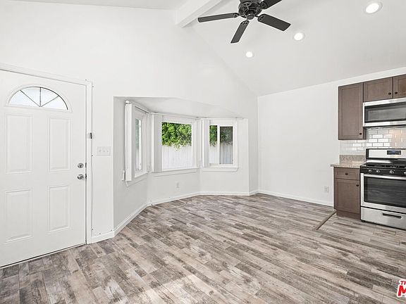 4th image of 619 N Hollywood Way