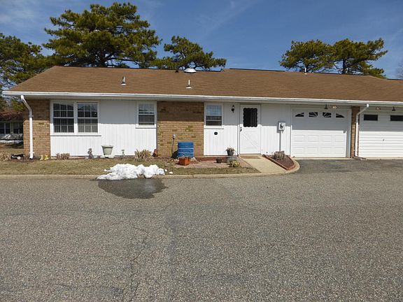 2nd image of 15D Edinburgh Ln #D