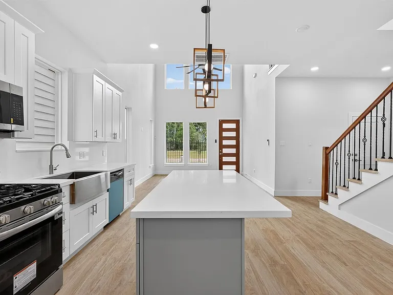 1067 Ferguson Way — Photo 15