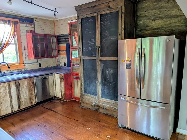 321 Elizabeth Ave — Photo 7