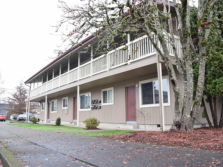 Sixpack Apartments — Photo 1