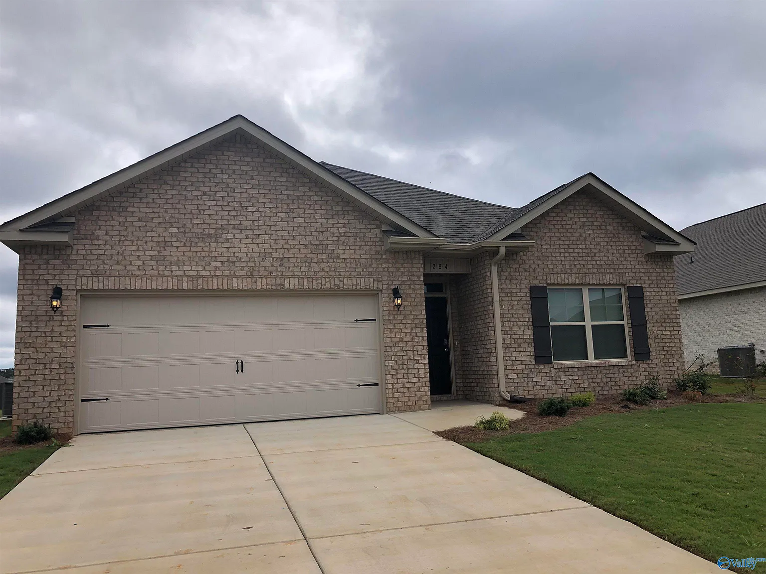 4 bed, 2.0 bath, 1884 sqft, $1,895 — Photo 2