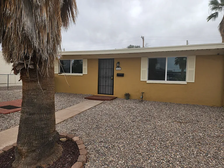 3650 E Ellington Pl — Photo 2