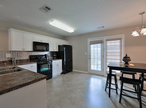 5th image of 4011 Stone Pass Dr