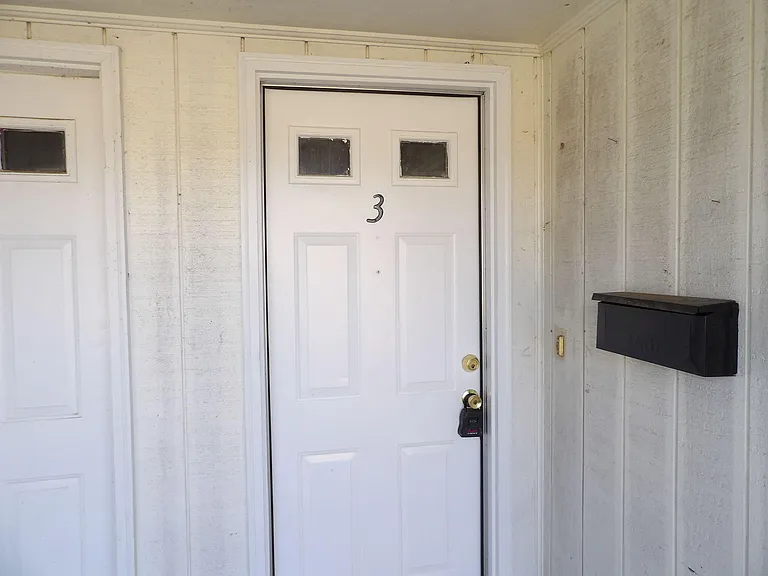 75 Ashwood Ct #3 — Photo 4